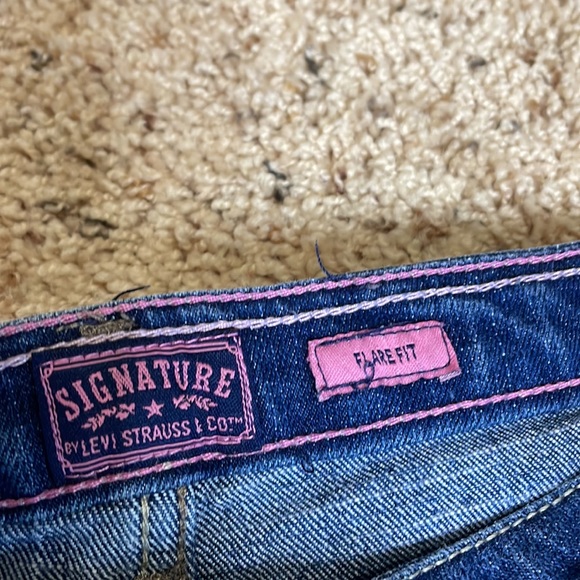 Signature Flare Fit Levi Strauss Company Designer Blue Jeans Size 16 1/2 Plus - Picture 3 of 14